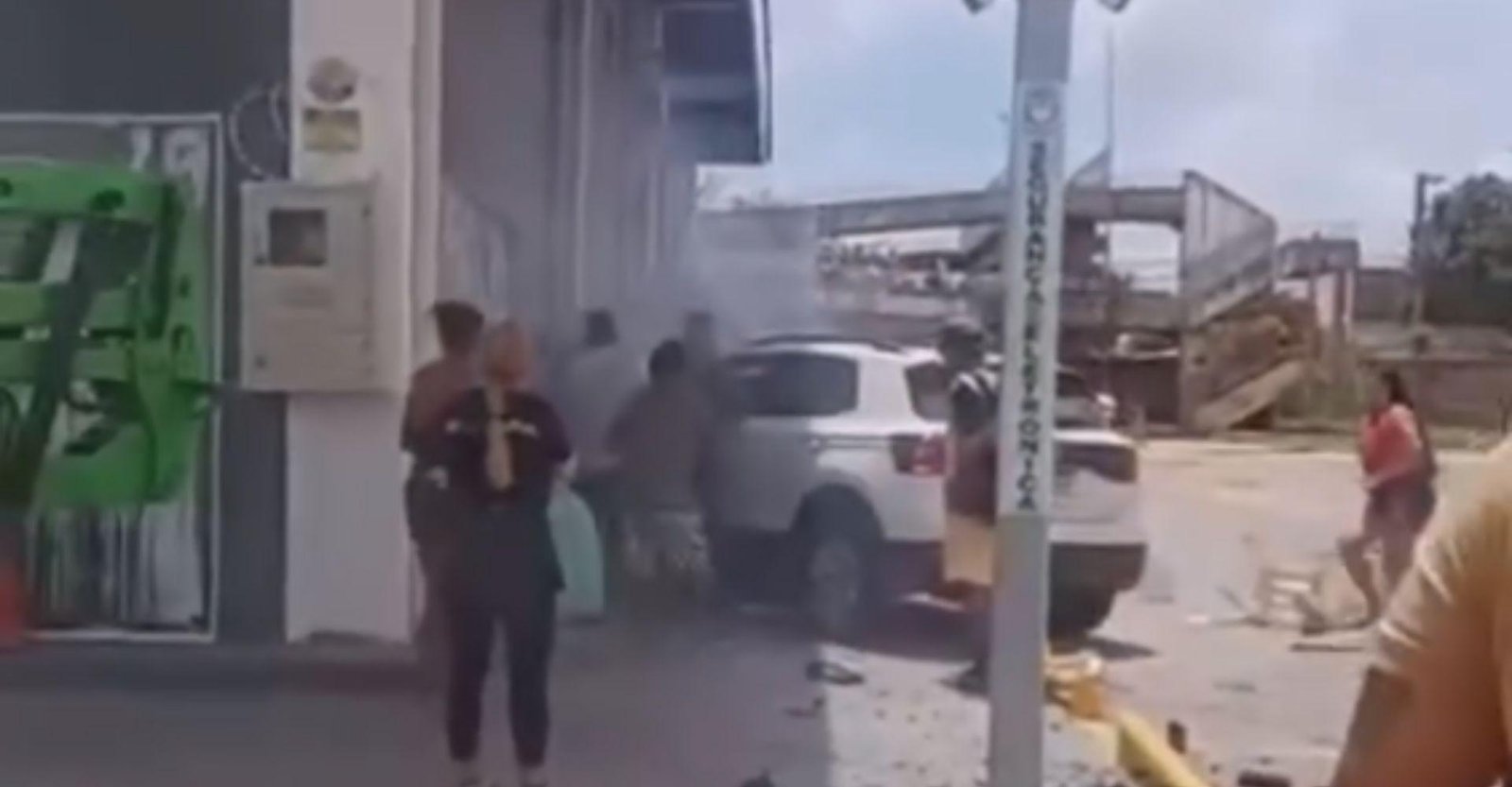 Mulher morre ao ser atropelada e ficar presa sob carro no Recife | G1