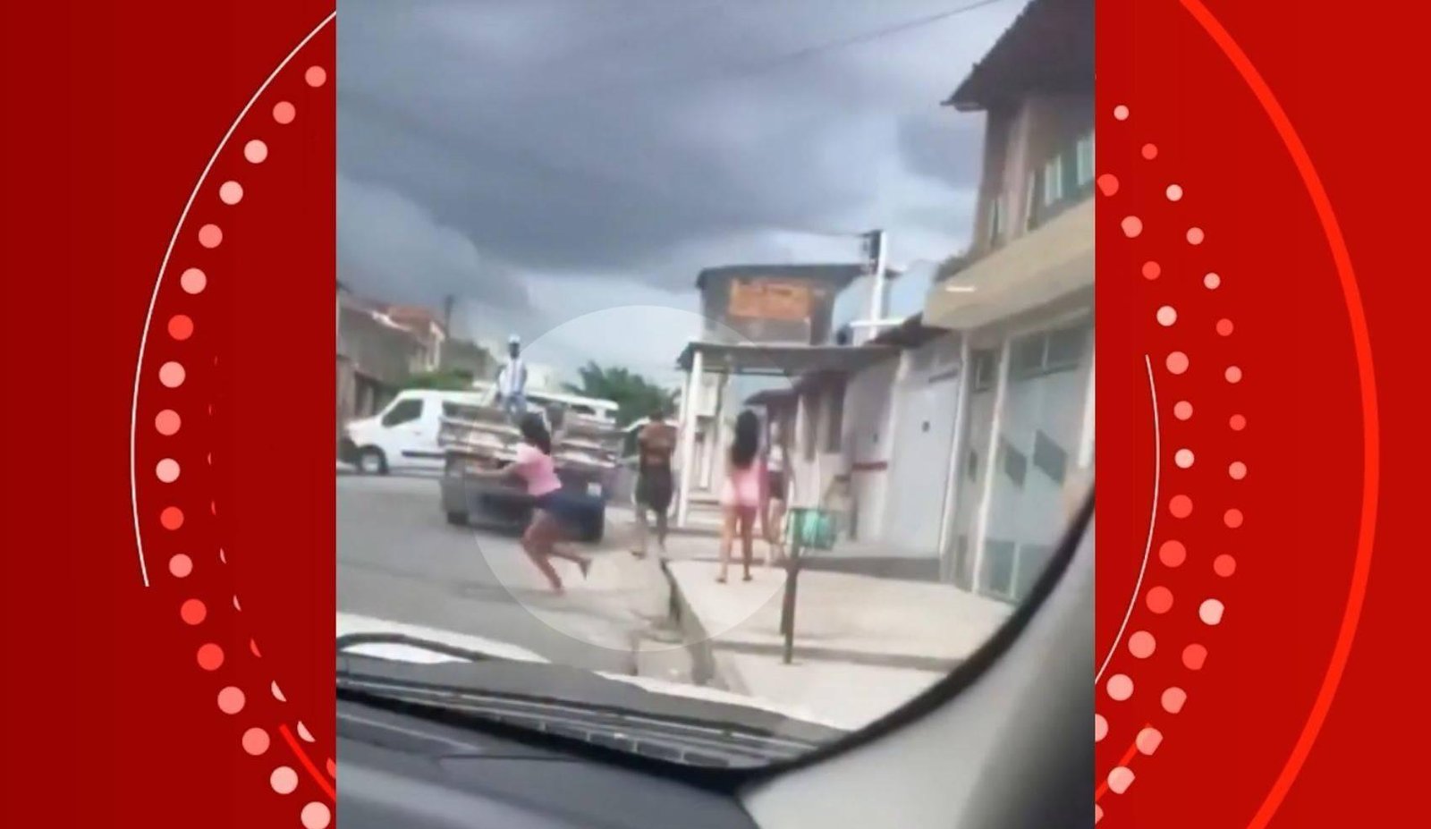 VÍDEO: jovem é atacada a tiros durante discussão por ciúmes na BA | G1