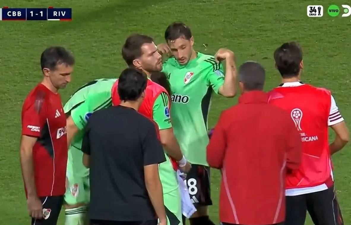 Lateral ex-Flamengo e Palmeiras termina jogo como goleiro em vitória do River Plate na Sul-Americana