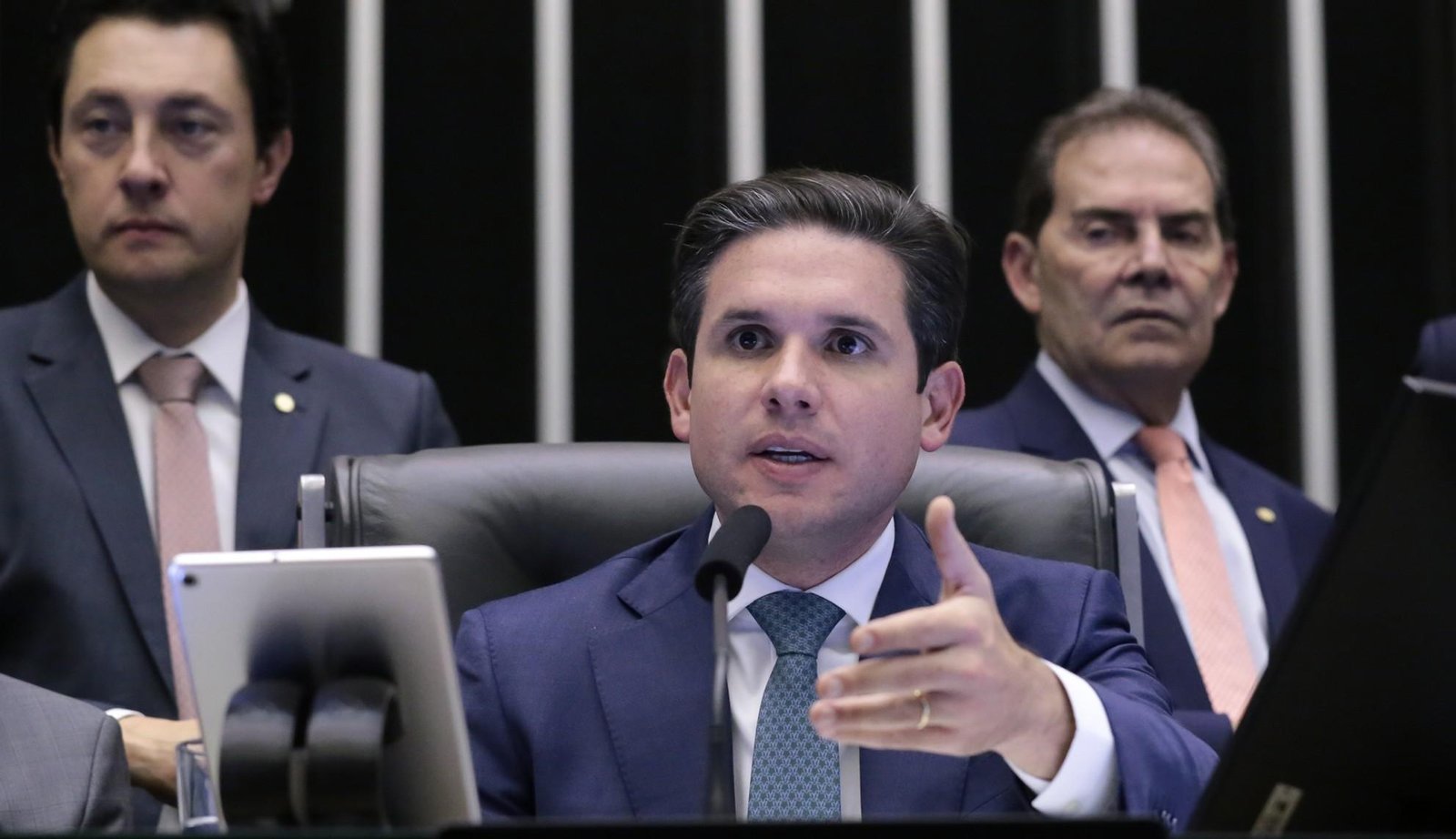 Hugo Motta prevê votação da PEC do fim da escala 6x1 até maio e vê clima favorável para aprovação