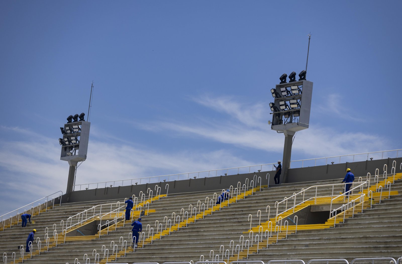 Último fim de semana de ensaios técnicos: posso entrar com isopor e lata de cerveja? Saiba o que pode e não pode na Sapucaí