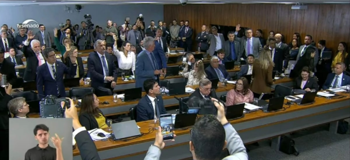 Após CPI do INSS quebrar sigilo de Lulinha, governistas protocolam pedido de anulação da votação