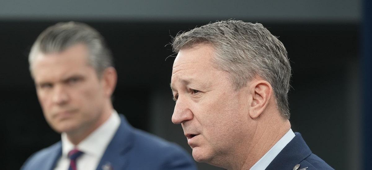 EUA mandarão mais caças para destruir poderio balístico e naval do Irã e esperam mais baixas