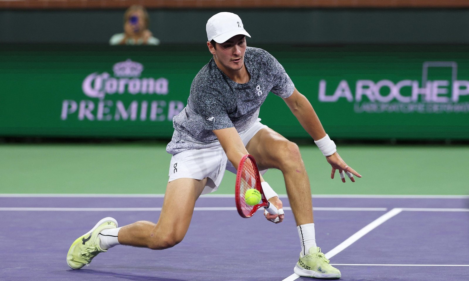 Análise: João Fonseca sustenta o nível de Sinner, mas para em eficiência do número 2 no Masters 1000 de Indian Wells