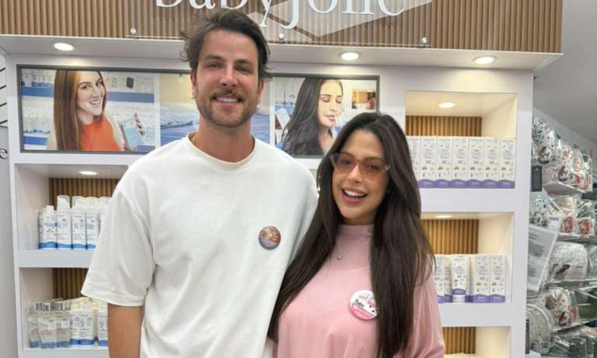 Laís Caldas e Gustavo Marsengo se emocionam com ultrassom 4D do bebê