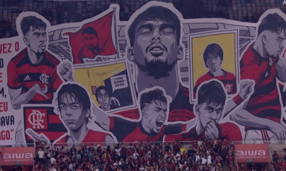 Torcida do Flamengo faz mosaico em homenagem a Lucas Paquetá; veja