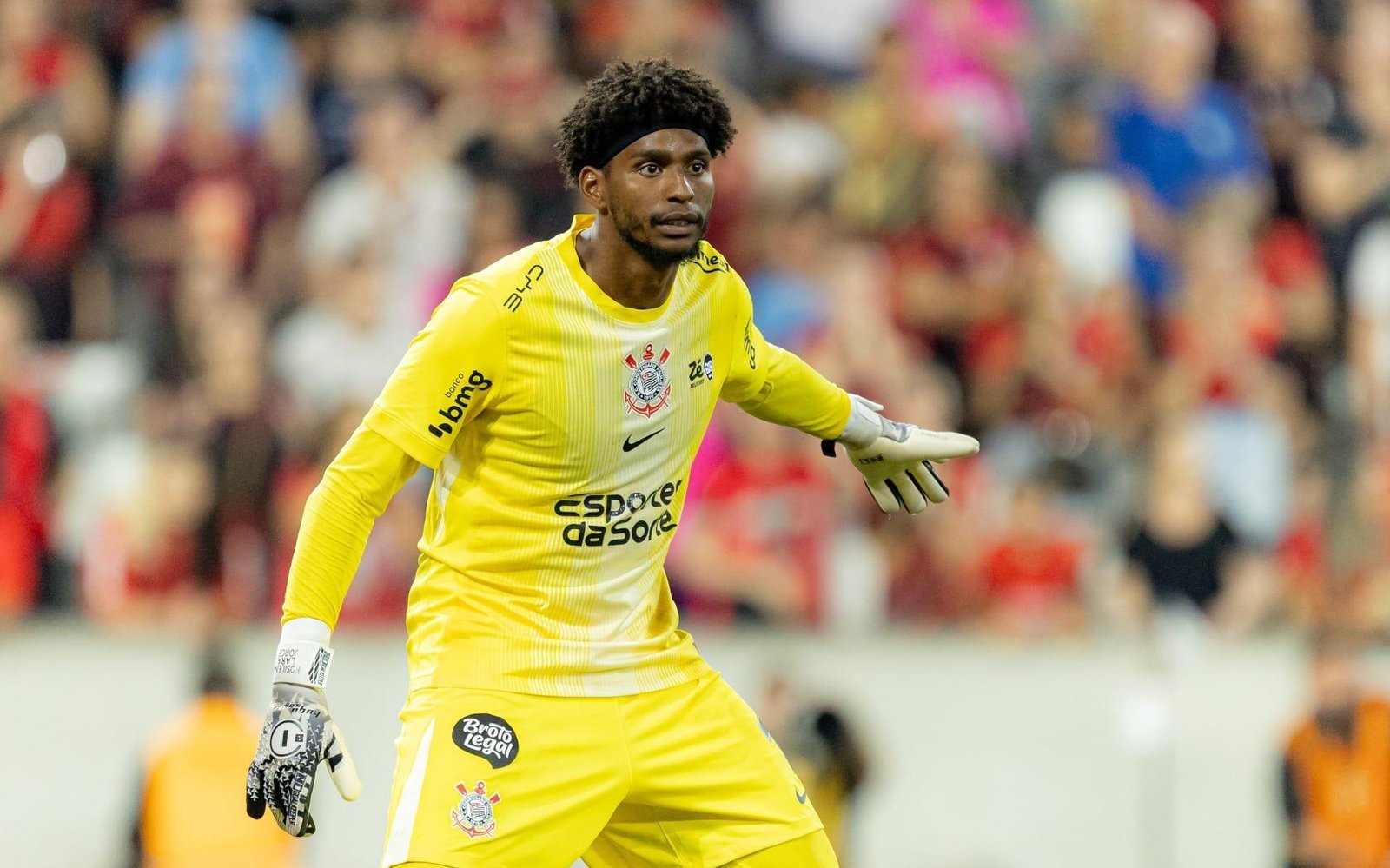 Hugo Souza celebra mudança de mentalidade do Corinthians: "Estamos sólidos"