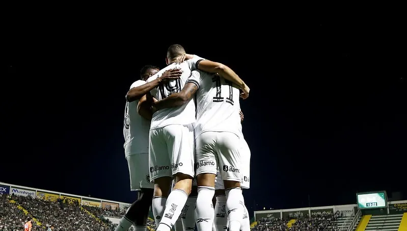 Botafogo tem início arrasador e goleia a Chapecoense no Brasileiro