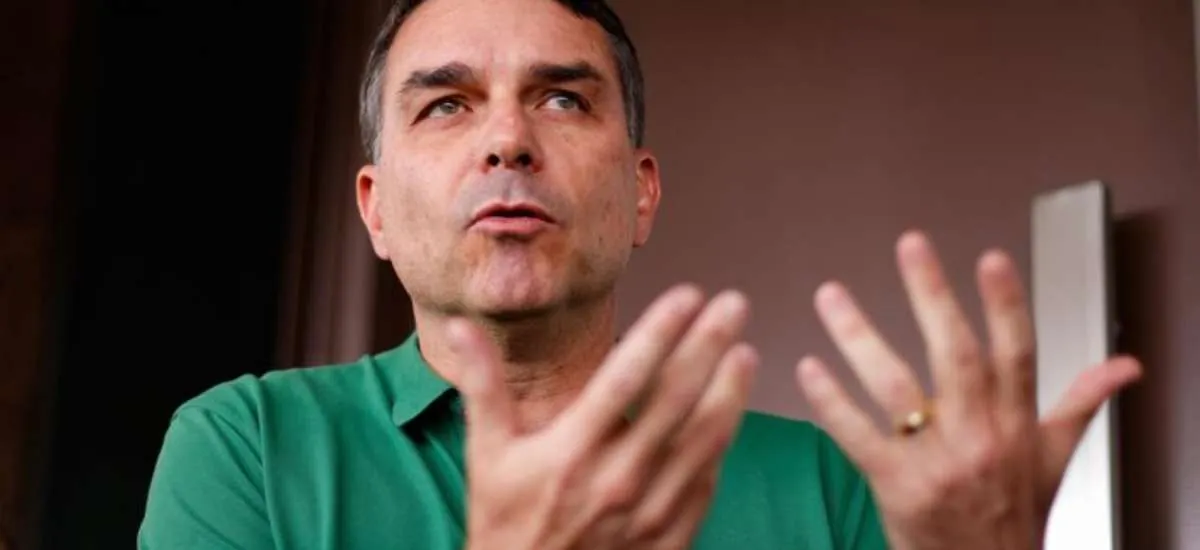 Flávio Bolsonaro defende Valdemar Costa Neto e critica atuação 'de forma seletiva' da PF