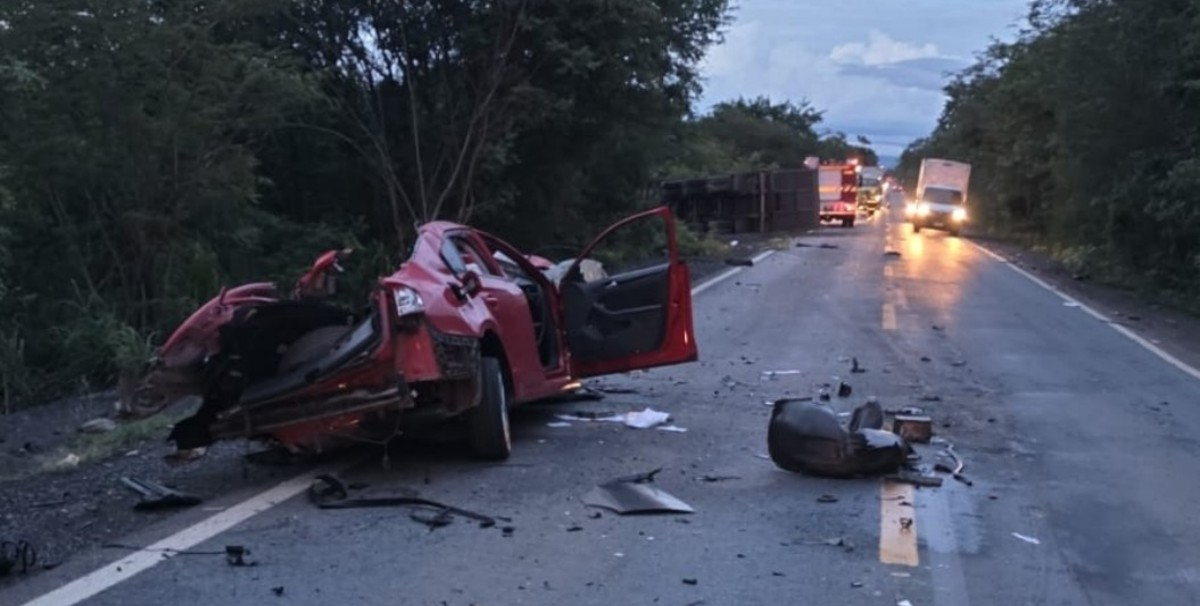 Ex-prefeito de Monte Azul morre em acidente entre carro e caminhão na MGC-122 | G1