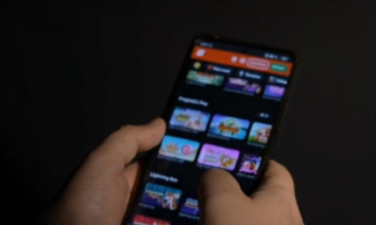 Funcionária é suspeita de desviar mais de R$ 1 mi para apostas online | G1