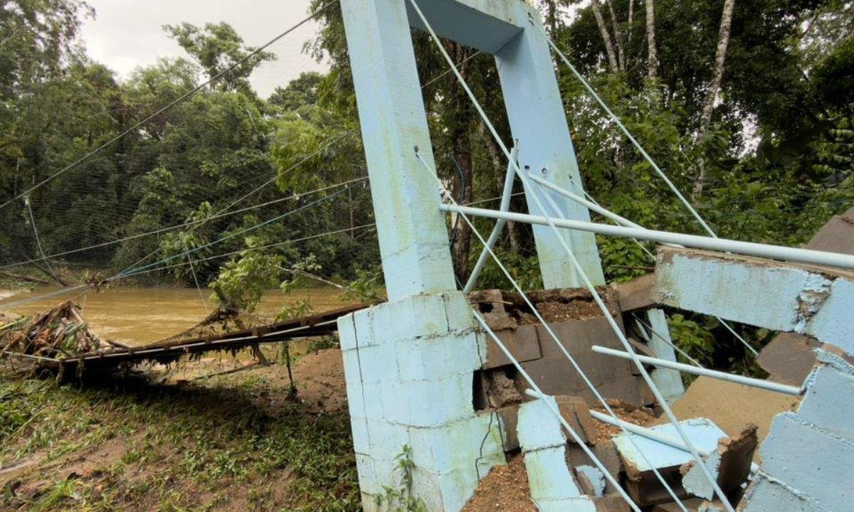 Madrugada de temporal deixa estragos e mantém Ubatuba em alerta