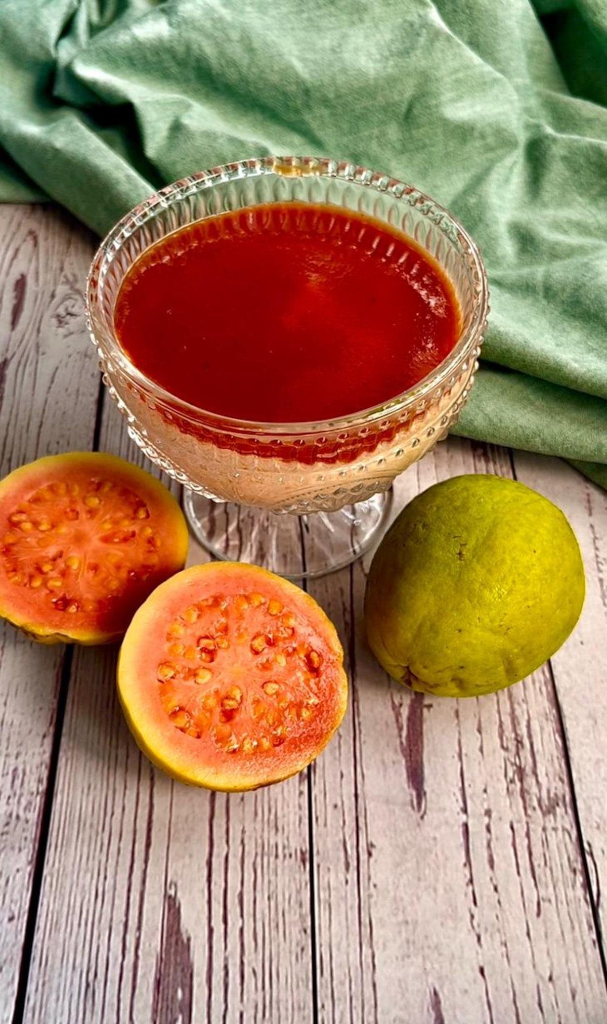 Veja como fazer mousse de goiabada rápida e cremosa