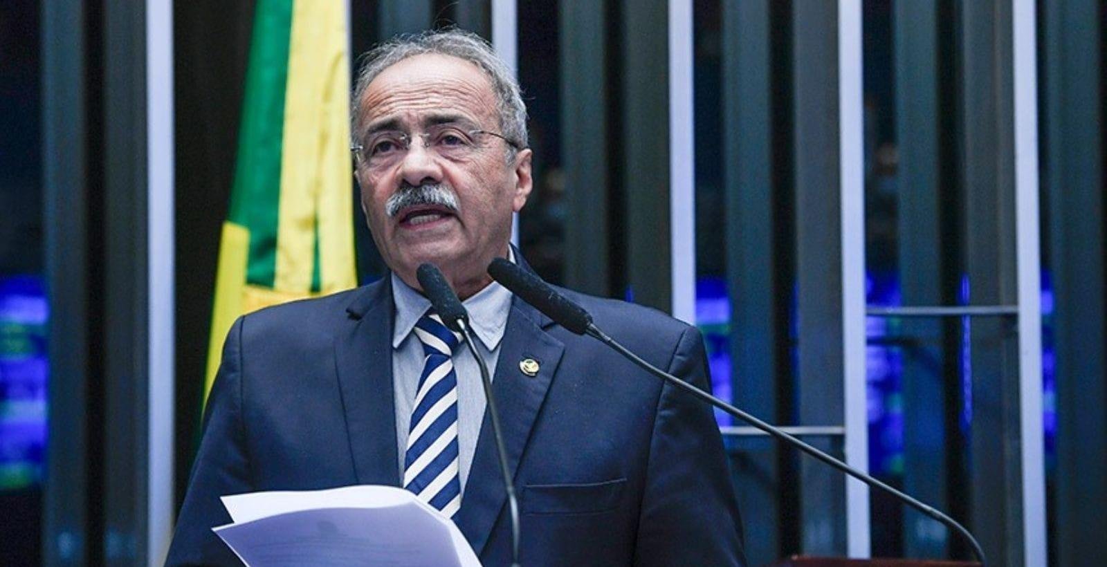 Dino arquiva investigação sobre senador flagrado com R$ 33 mil na cueca