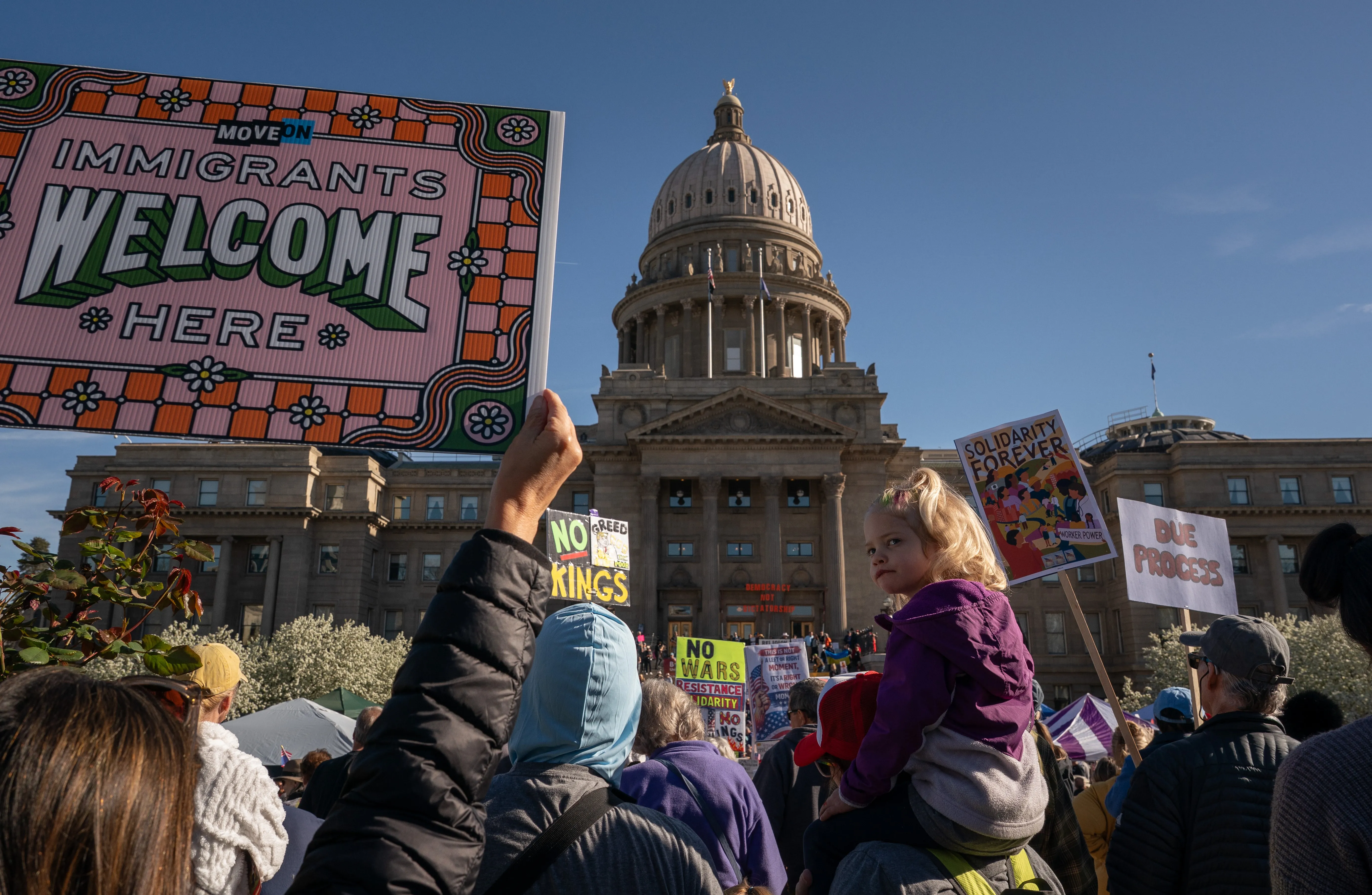 'Sem Reis': Protestos contra o governo Trump se espalham pelos EUA e pelo mundo