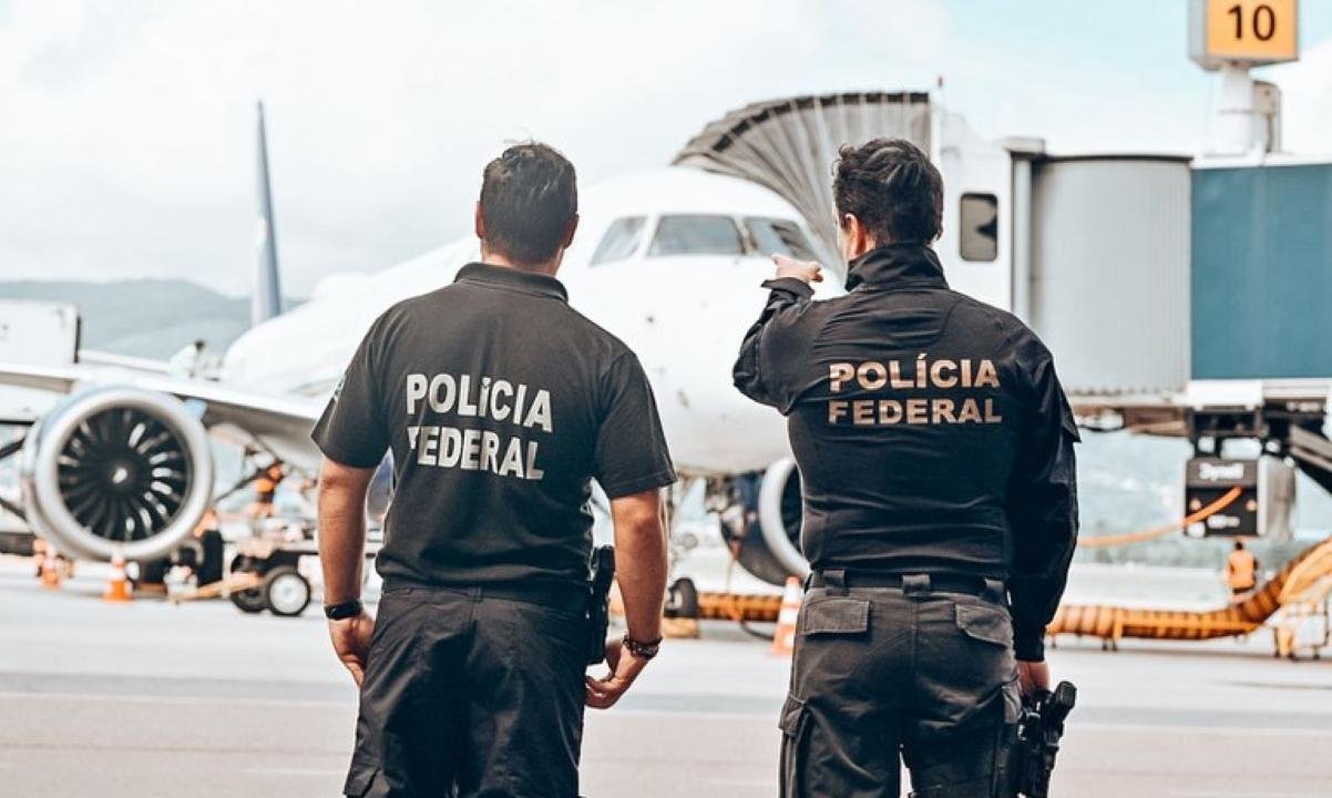 Homem usa documento falso e se passa por policial federal em aeroporto