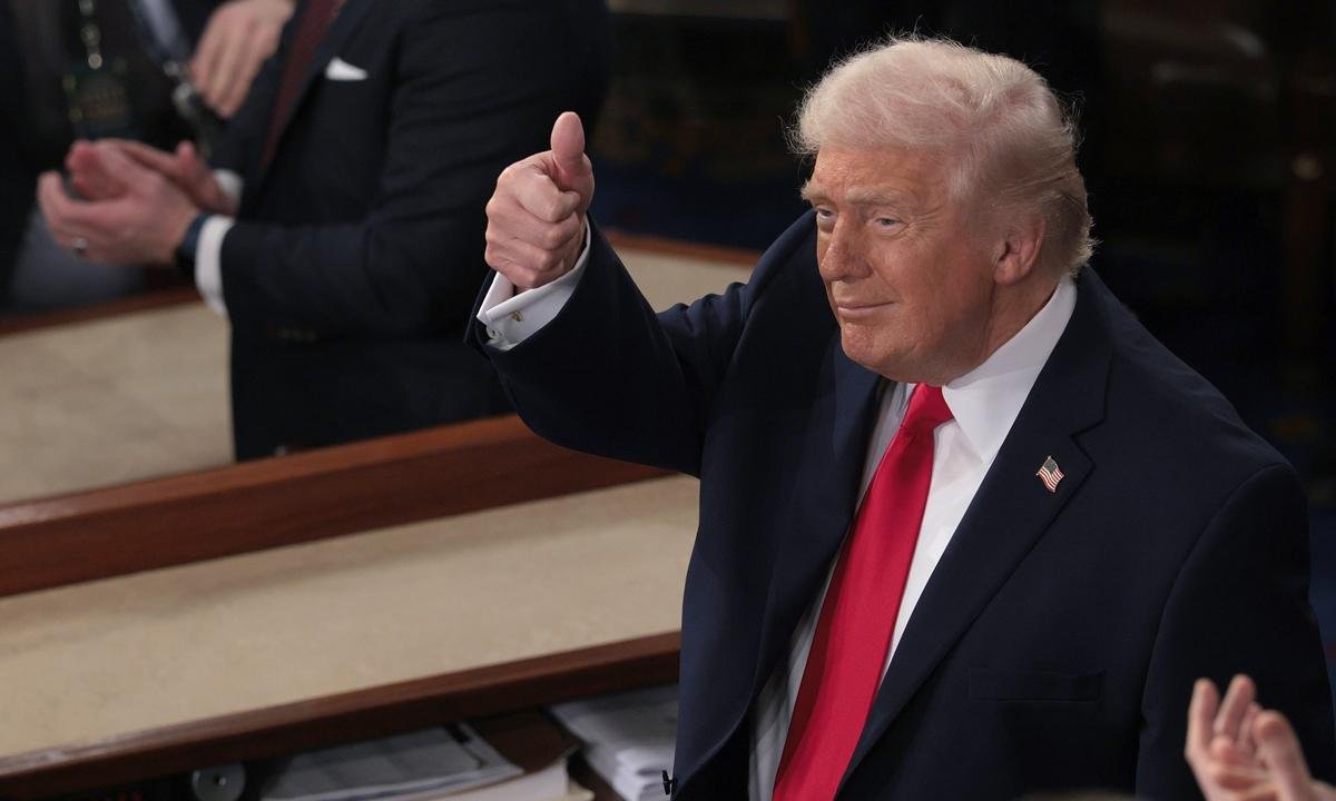 Trump fala em "tomada de controle amigável" de Cuba e eleva tensão