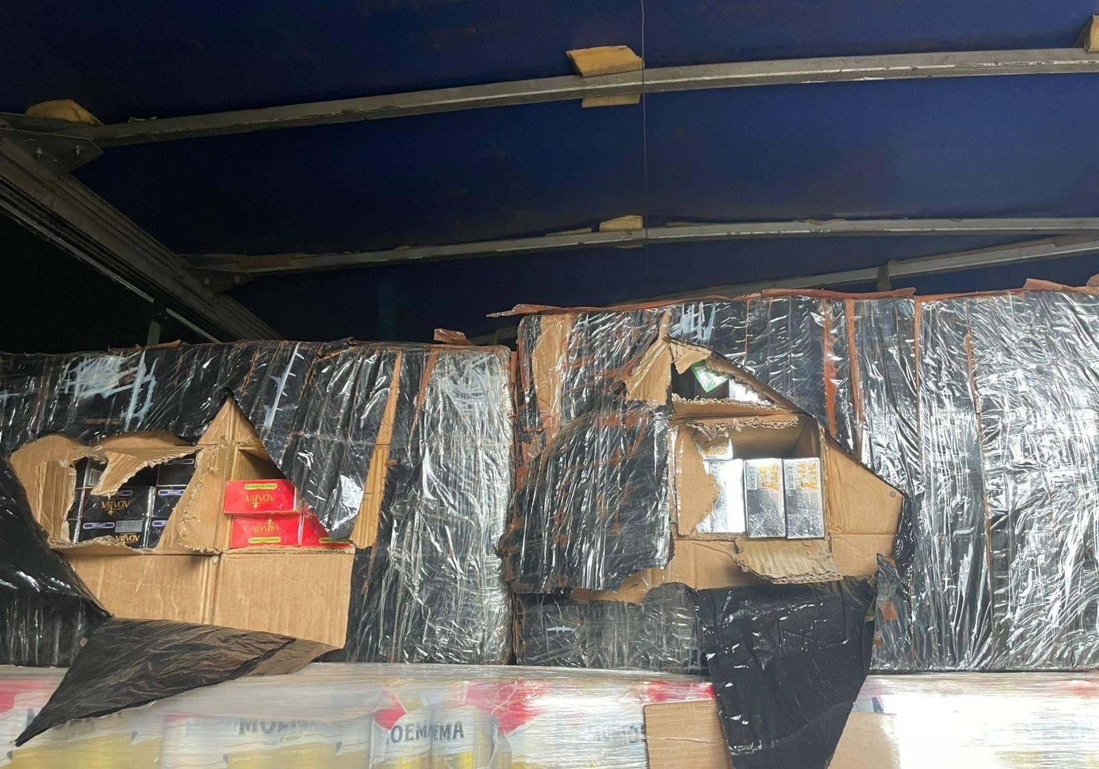 Polícia apreende 60 fardos de produtos contrabandeados | G1