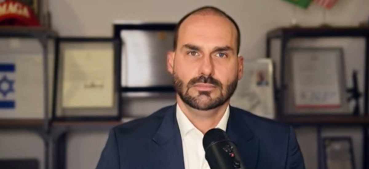 Flávio tem plano para resgatar Eduardo Bolsonaro, que pode ser suplente ao Senado