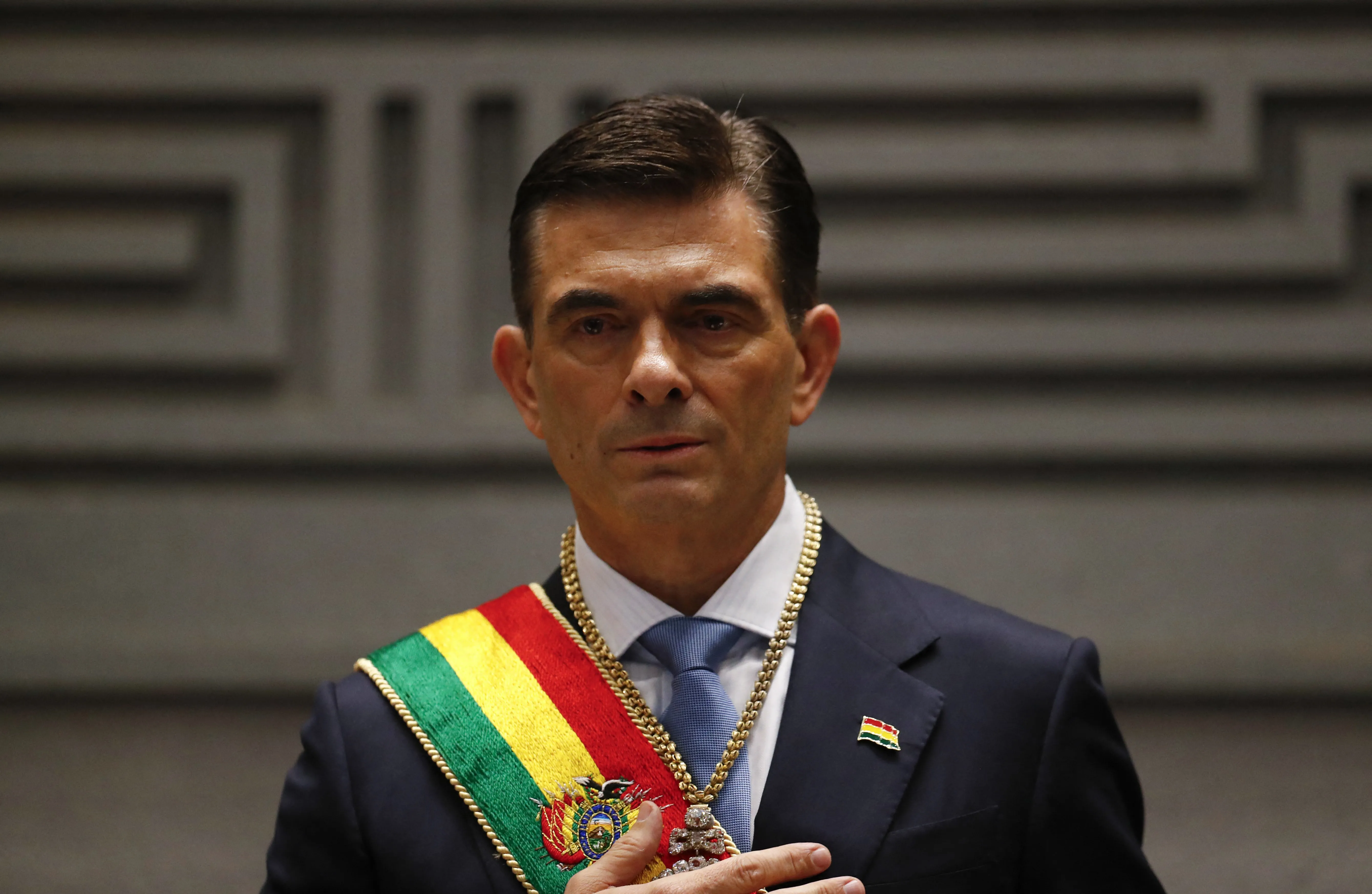 Presidente da Bolívia decreta estado de emergência após 50 dias de protestos