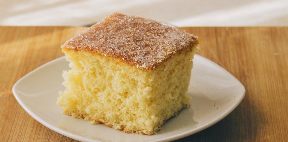 Bolo perfeito leva chocolate branco e mais dois ingredientes; aprenda