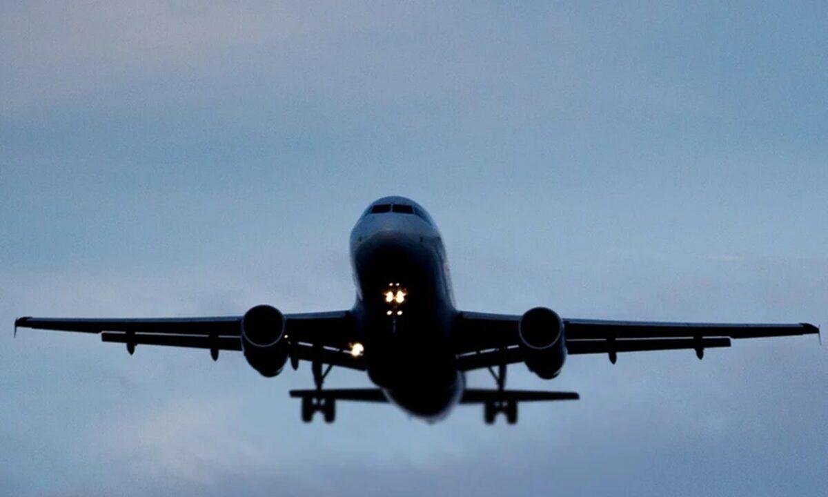 Companhias aéreas cancelam voos após ataques de EUA e Israel ao Irã