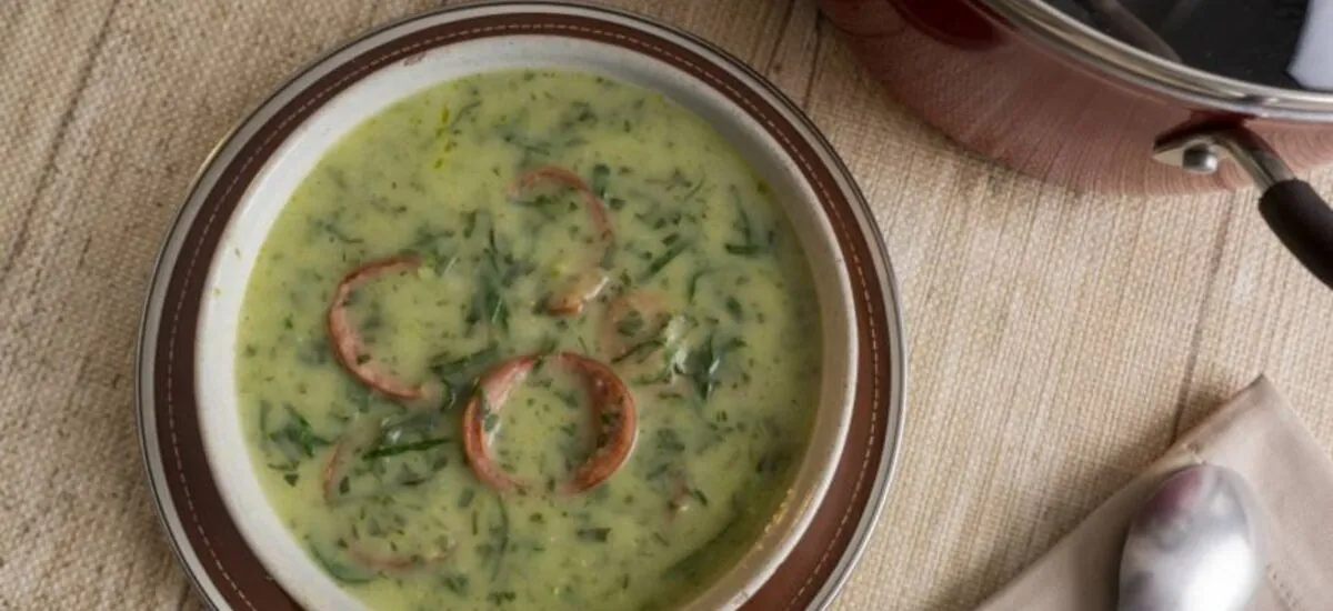 Aprenda a preparar o tradicional caldo verde