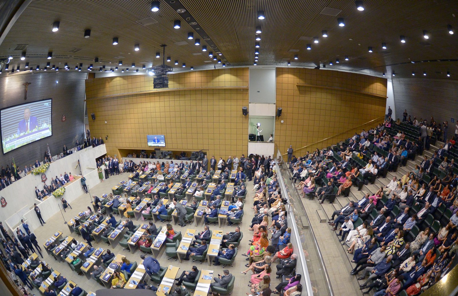 Alesp mantém gabinetes para ex-membros da Mesa Diretora com 49 cargos e R$ 830 mil em salários | G1