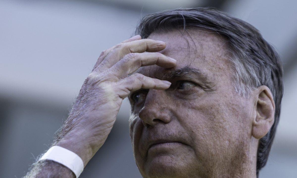 Defesa alega que Bolsonaro piorou na prisão e pede domiciliar ao STF