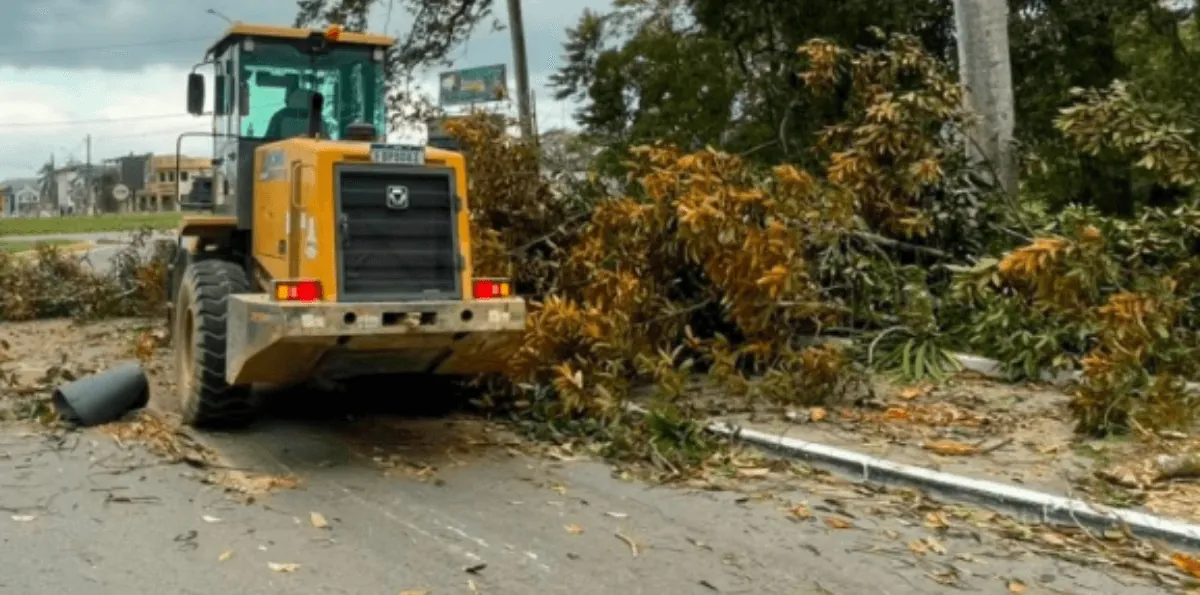Ubatuba registra 13 feridos e 180 chamados após forte vendaval