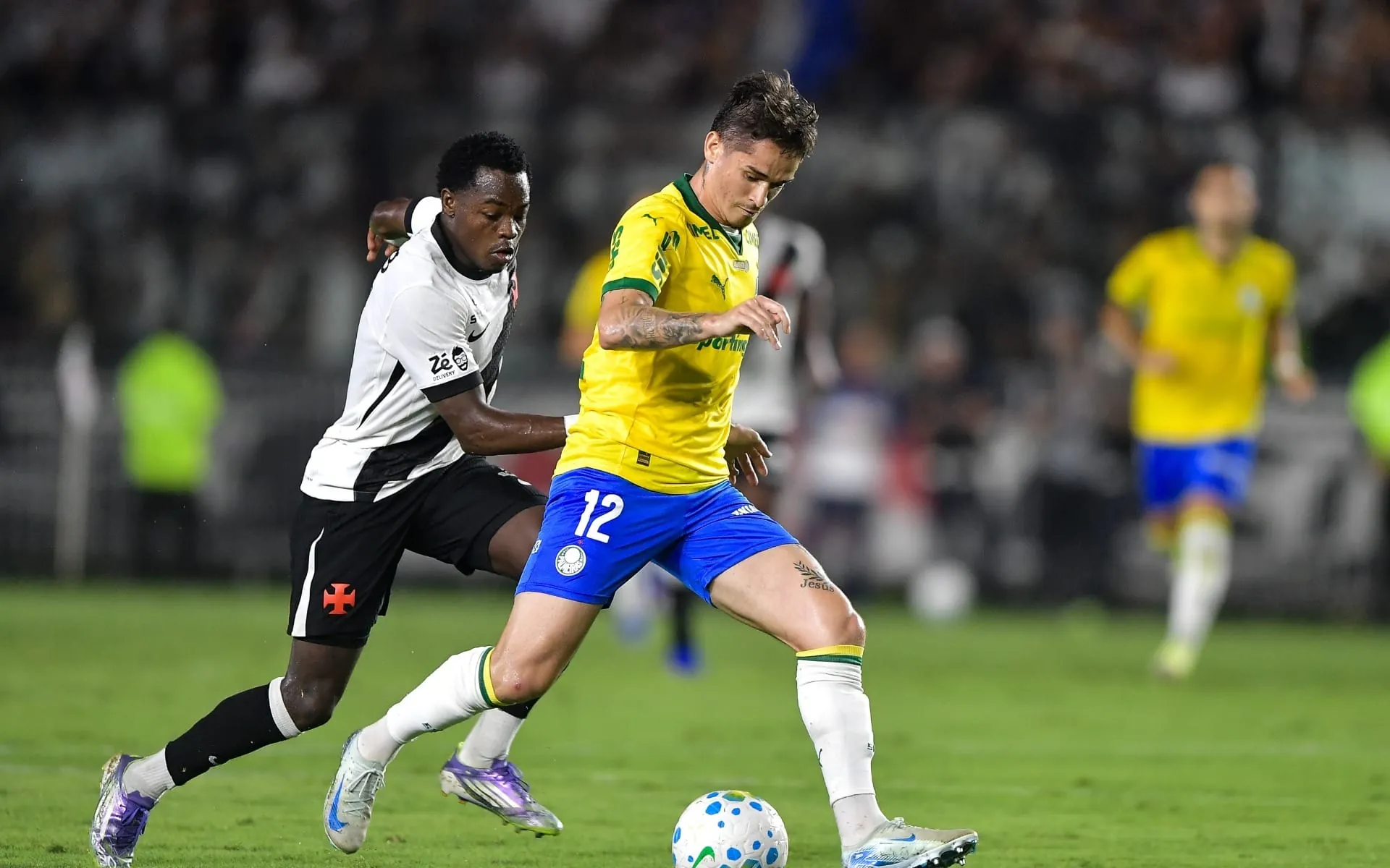 Palmeiras perde para o Vasco e deixa liderança do Brasileirão