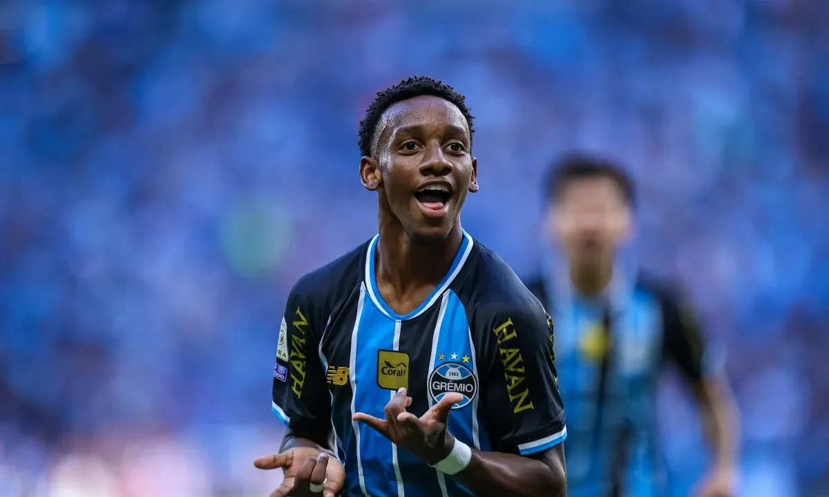 Brasileirão: com três gols anulados, Grêmio bate o Coritiba por 1 x 0