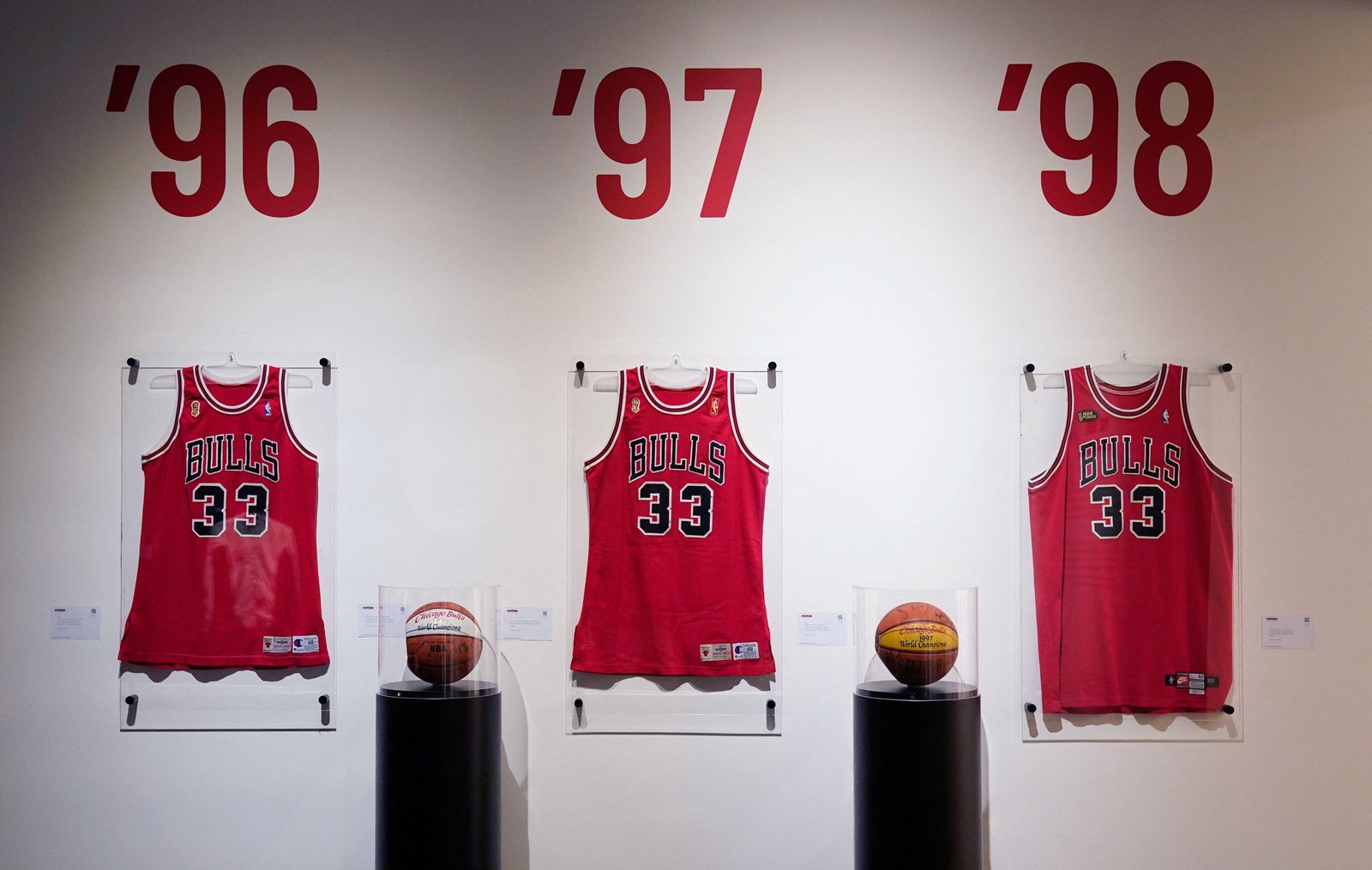 Coleção de memórias de lenda do basquete irá a leilão em Nova York; veja itens