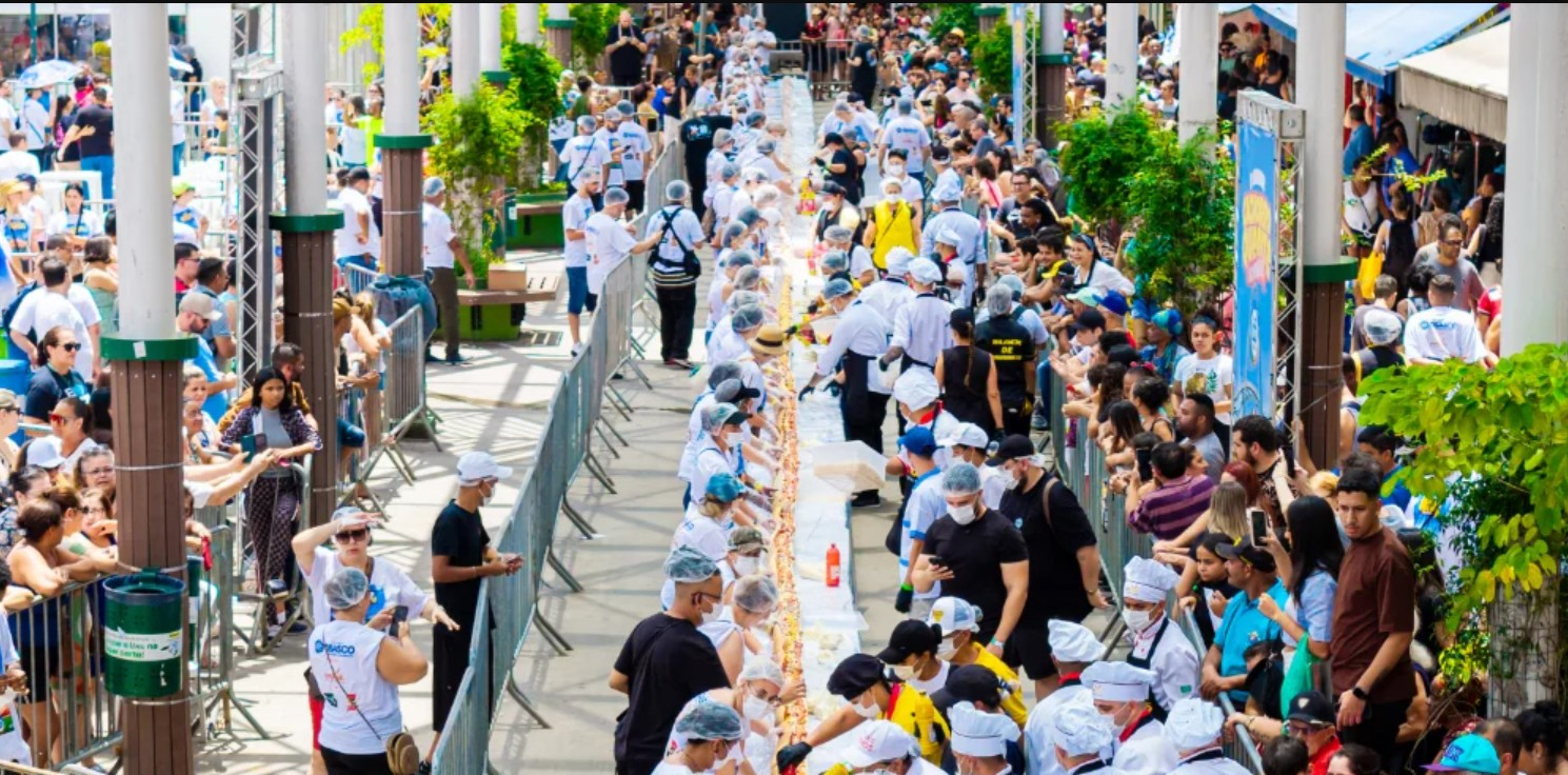 Osasco bate recorde de maior cachorro-quente do Brasil com 'dogão' de 64 metros | G1