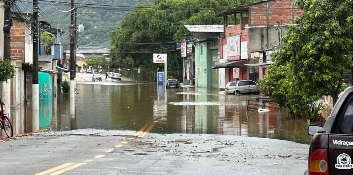 Ubatuba (SP) registra em 12 horas as chuvas previstas para 1 mês