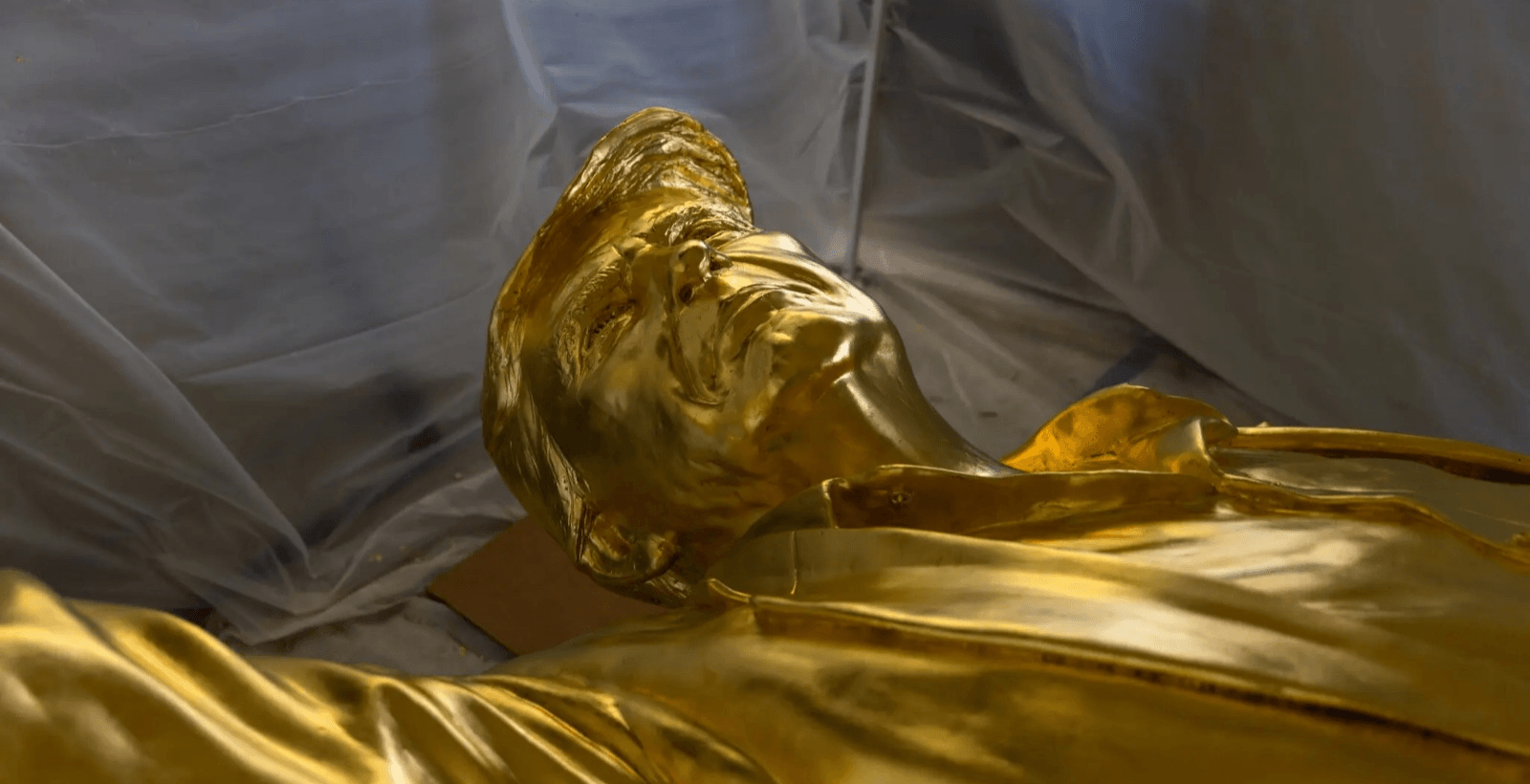 Trump ganha estátua de ouro de 4,5 metros, revela N.Y. Times