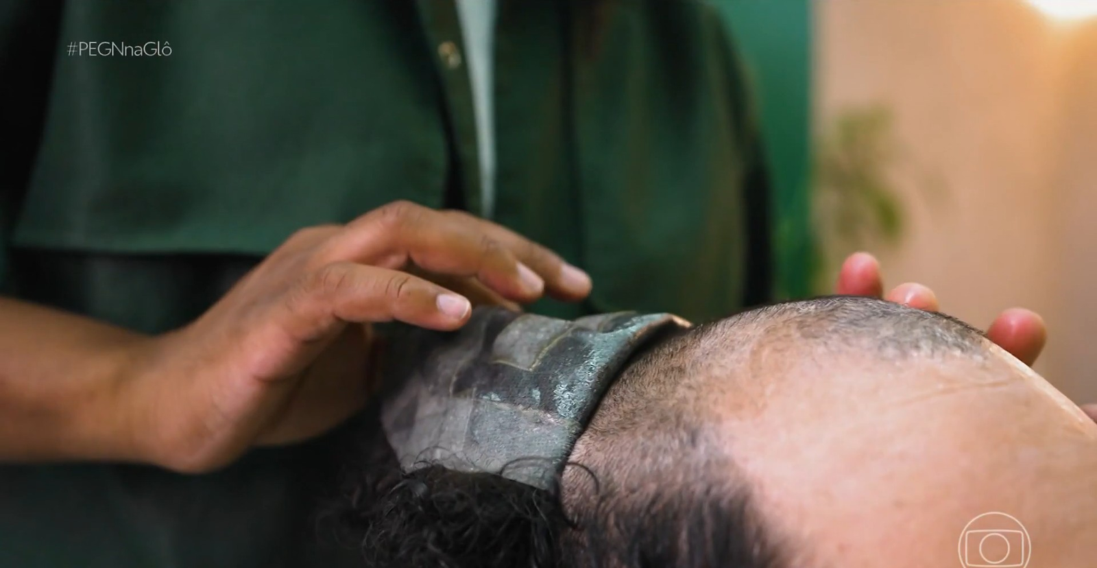 Conheça a barbearia de prótese capilar masculina que fatura R$ 250 mil | G1