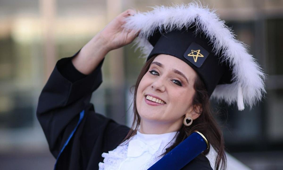 "Leucemia não é uma sentença de morte”, diz jovem após dez anos curada