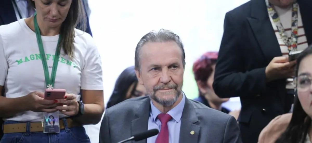 Líder do PT defende abril como prazo máximo para governo Lula enviar projeto sobre 6x1 se PEC travar