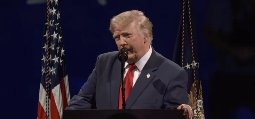 No 4 de Julho, Trump critica comunismo e cita 3º mandato