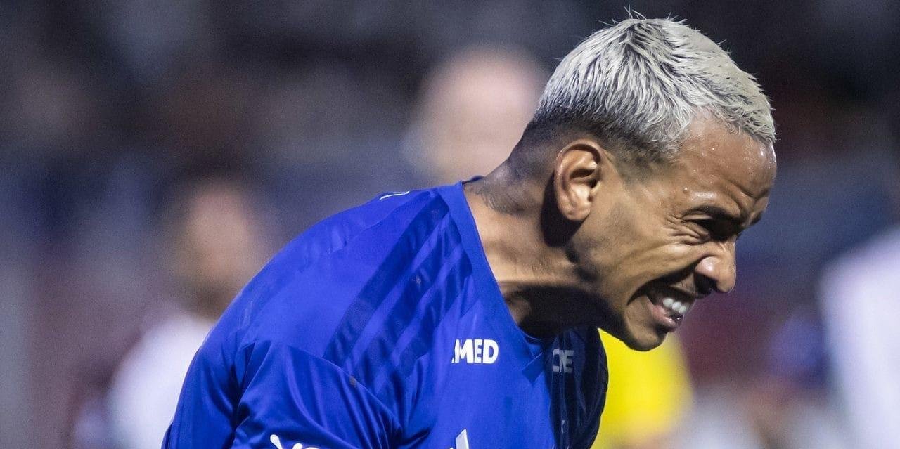 Com "pausa" para Cássio ir ao vestiário e gol no fim, Cruzeiro bate Betim