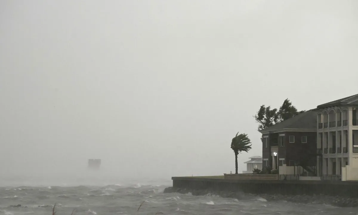 Imagens mostram estragos causados pelo furacão Isaías nos EUA