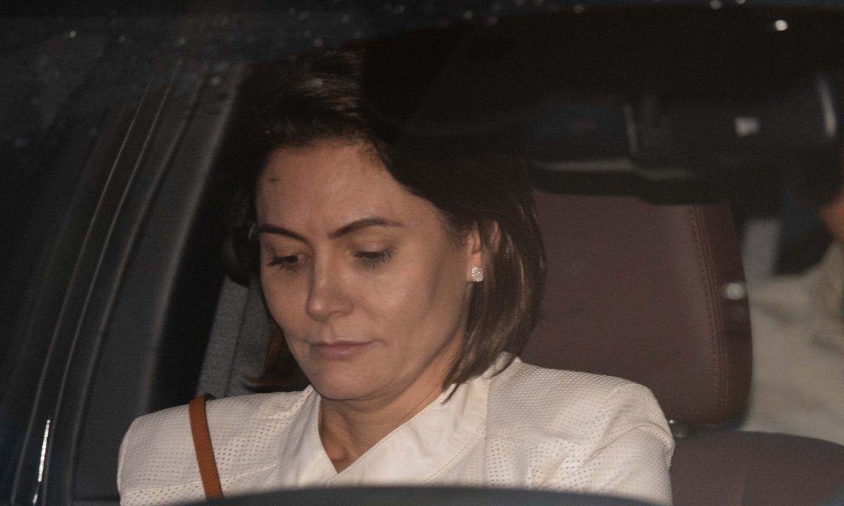 Perda de patente de Bolsonaro no Exército pode “beneficiar” Michelle