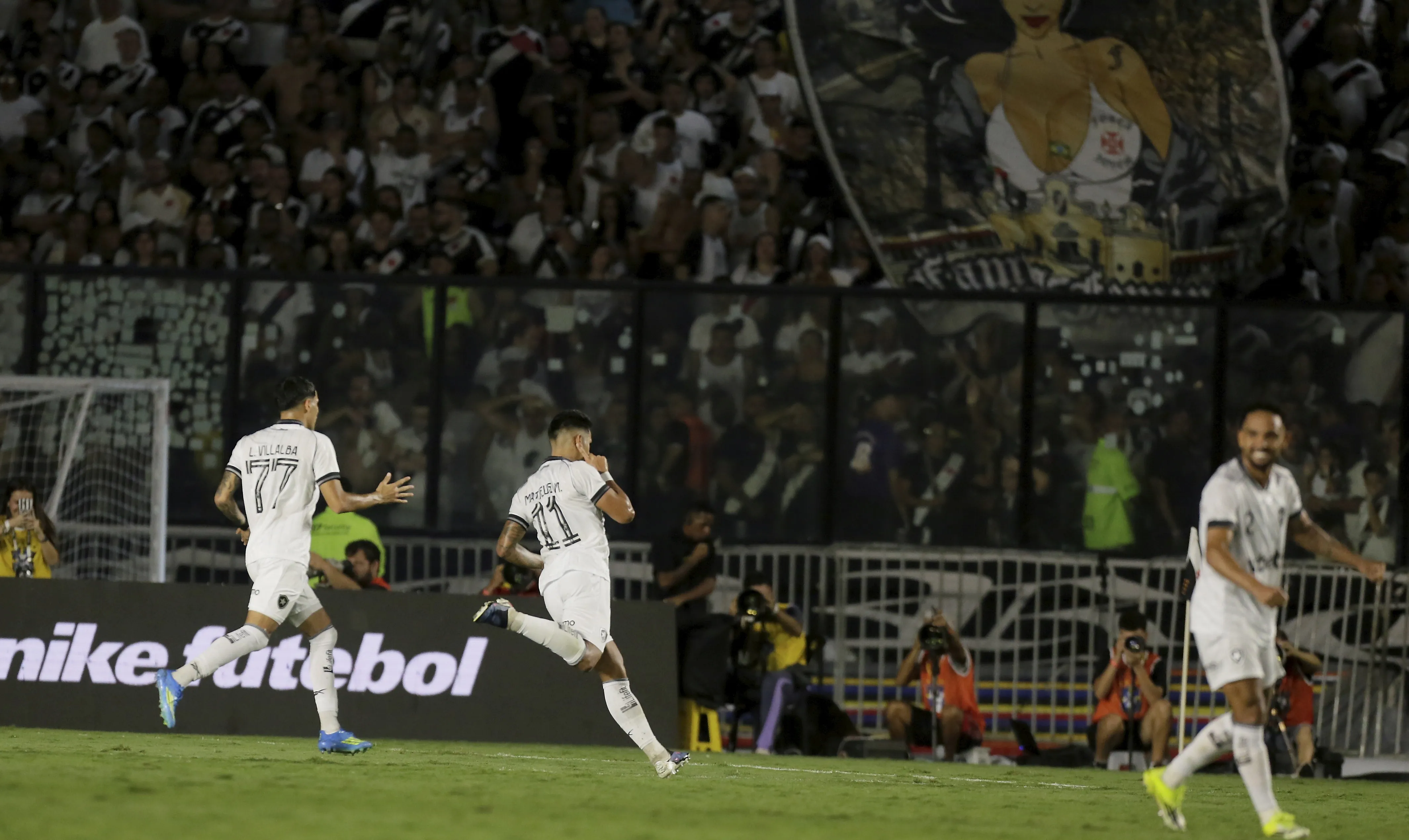 Análise: Clássico sintetiza melhora do Botafogo com Bellão e primeira derrota do Vasco com Renato Gaúcho