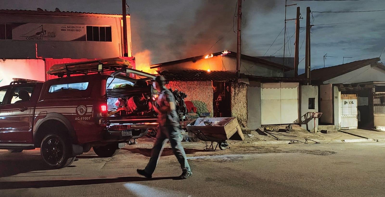 Incêndio em Suzano: fogo atinge duas casas | G1