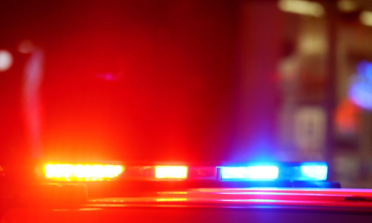 Mulher esfaqueia marido durante crise de ciúmes e vai parar na cadeia