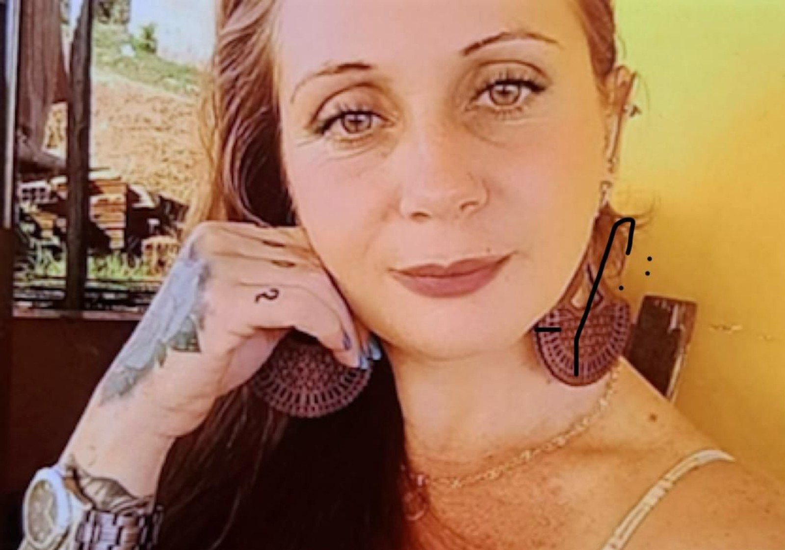 Mulher é encontrada morta com facada no pescoço dentro de casa no AC | G1