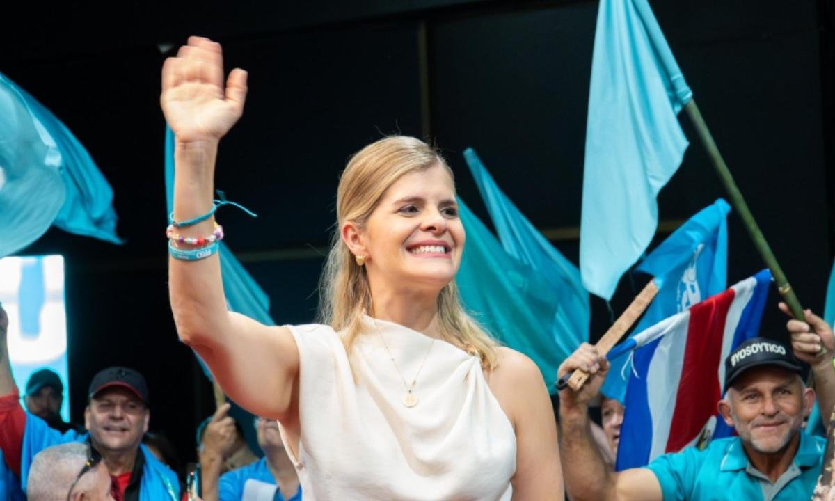 Quem é Laura Fernández, conservadora eleita presidente da Costa Rica