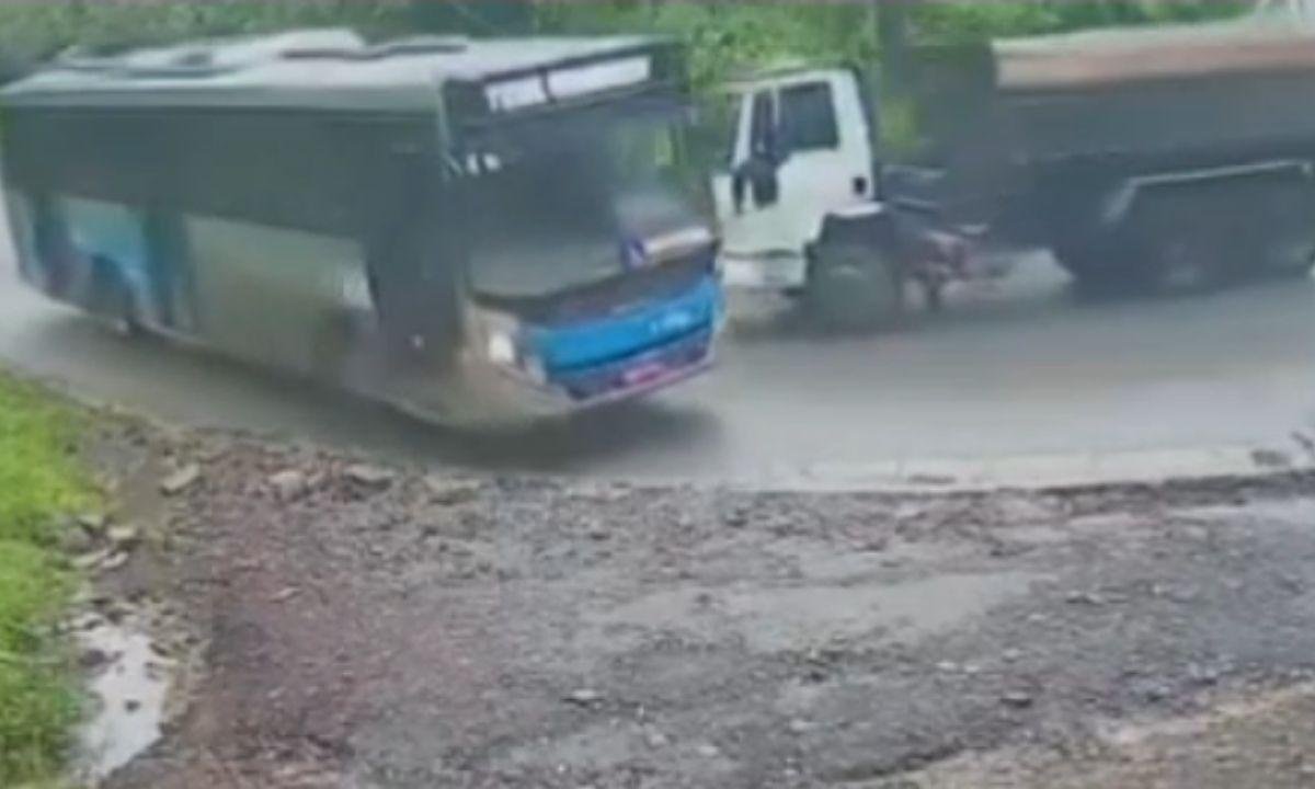 Acidente entre ônibus e caminhão deixa ao menos 5 vítimas em SP