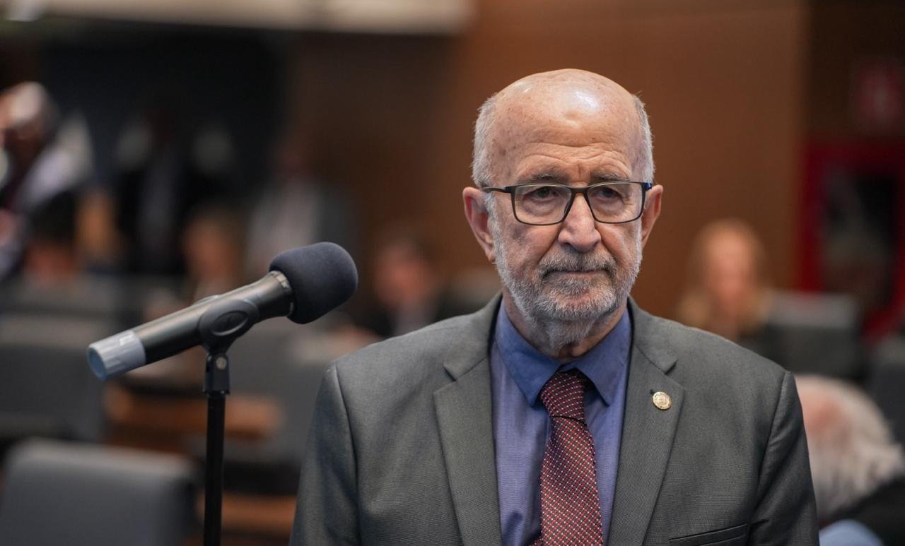 Deputado Luiz Paulo (PSD) aciona Justiça contra decreto de Castro que prevê 200 mil câmeras e investimento de R$ 2 bilhões